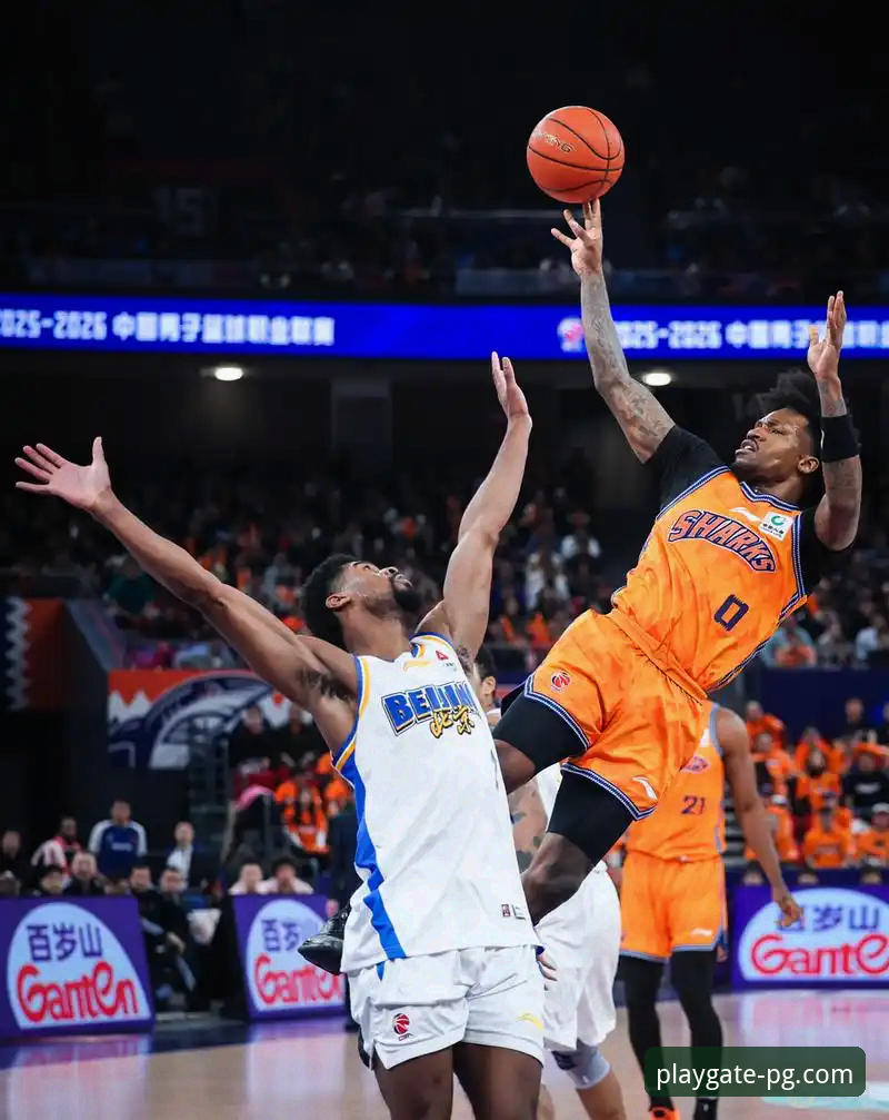 揭秘上海男篮12连胜背后的战术密码：一场流畅的团队胜利如何炼成